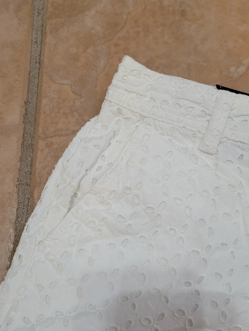 GAP Eyelet White Festival Feminine Boho Midrise Shorts Sz 4 - Picture 2 of 7